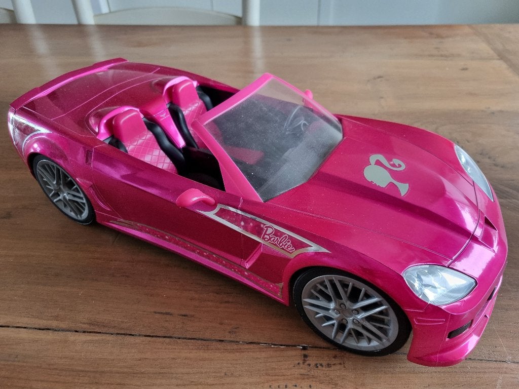 Barbie afstand bedienbare Corvette + 3 Barbies, Ophalen, Zo goed als nieuw, Afstandsbediening