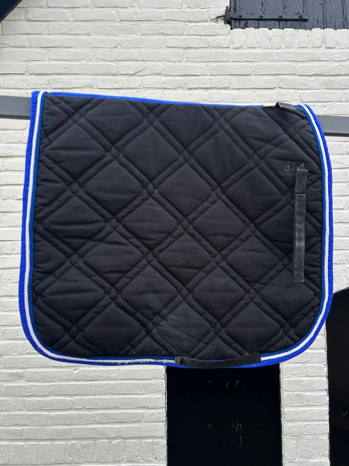 Zwart-blau dekje dressuur Mustang, Ophalen of Verzenden, Zo goed als nieuw, Dressuurdekje