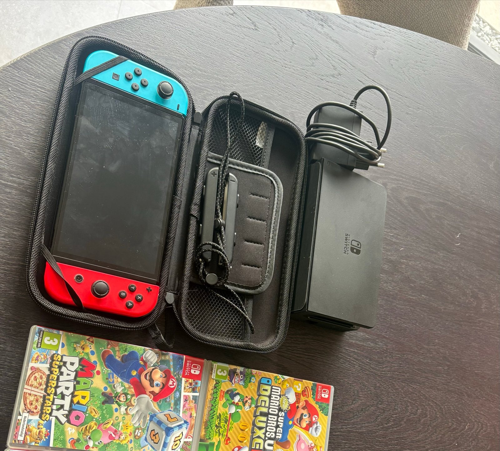 Nintendo Switch met 2 spellen: Super Mario & Mario Party, Ophalen, Met games, Met 2 controllers, Zo goed als nieuw