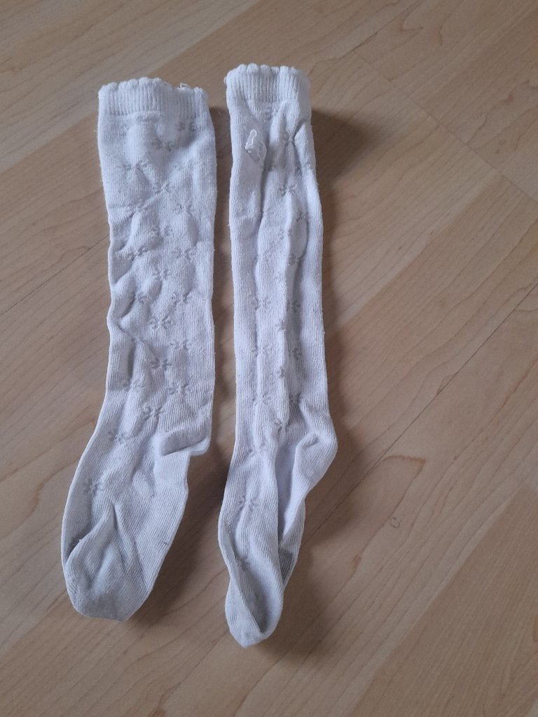 1 PAAR KNIEKOUSEN WIT MET BLOEM MOTIEF schoenmaat 21 - 23, Meisje, Overige typen, Ophalen of Verzenden, Zo goed als nieuw