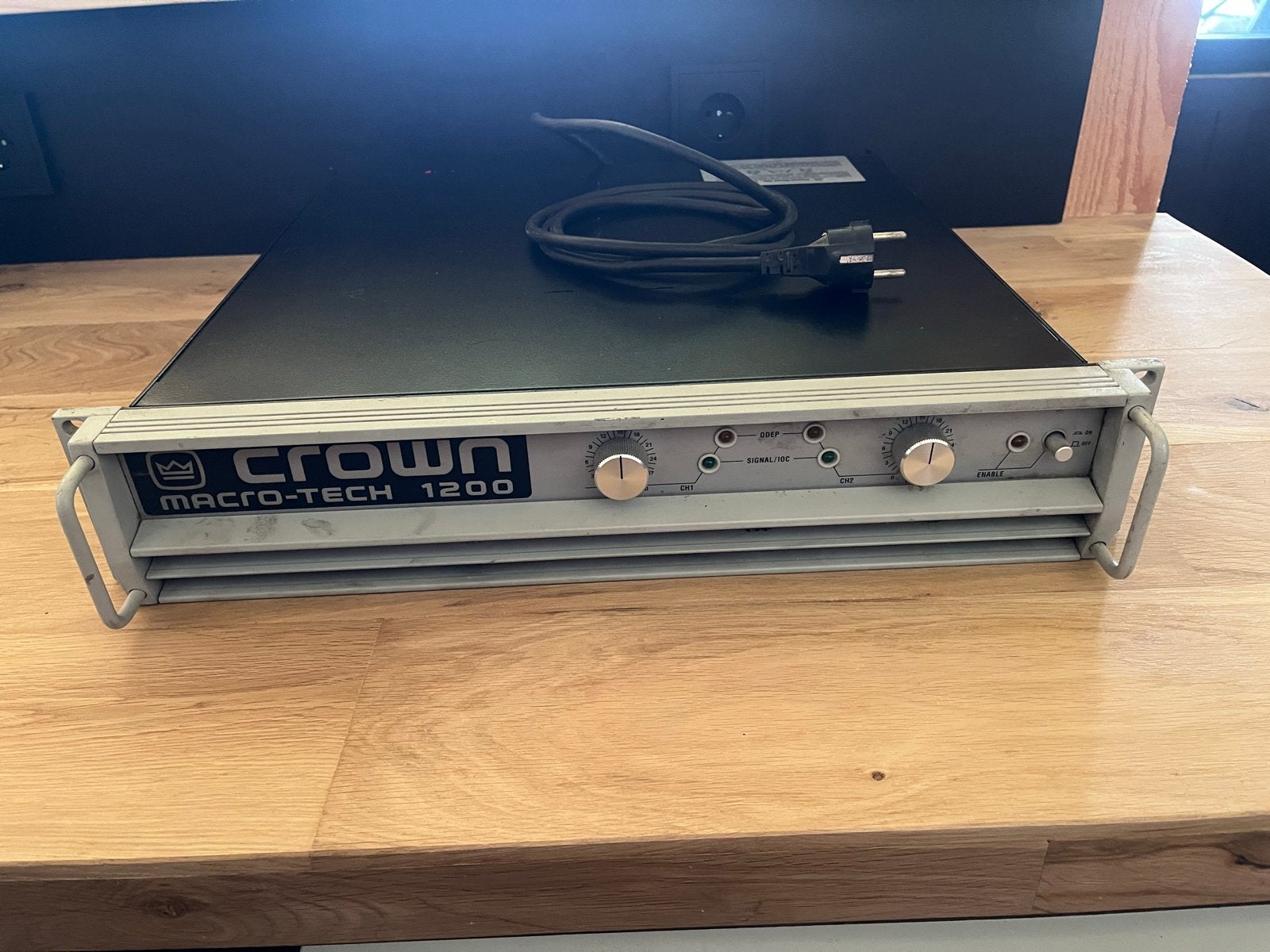 Crown Macro-Tech 1200 Versterker - Werkt goed, kan schoonmaa, Overige merken, Gebruikt, Ophalen of Verzenden, 120 watt of meer