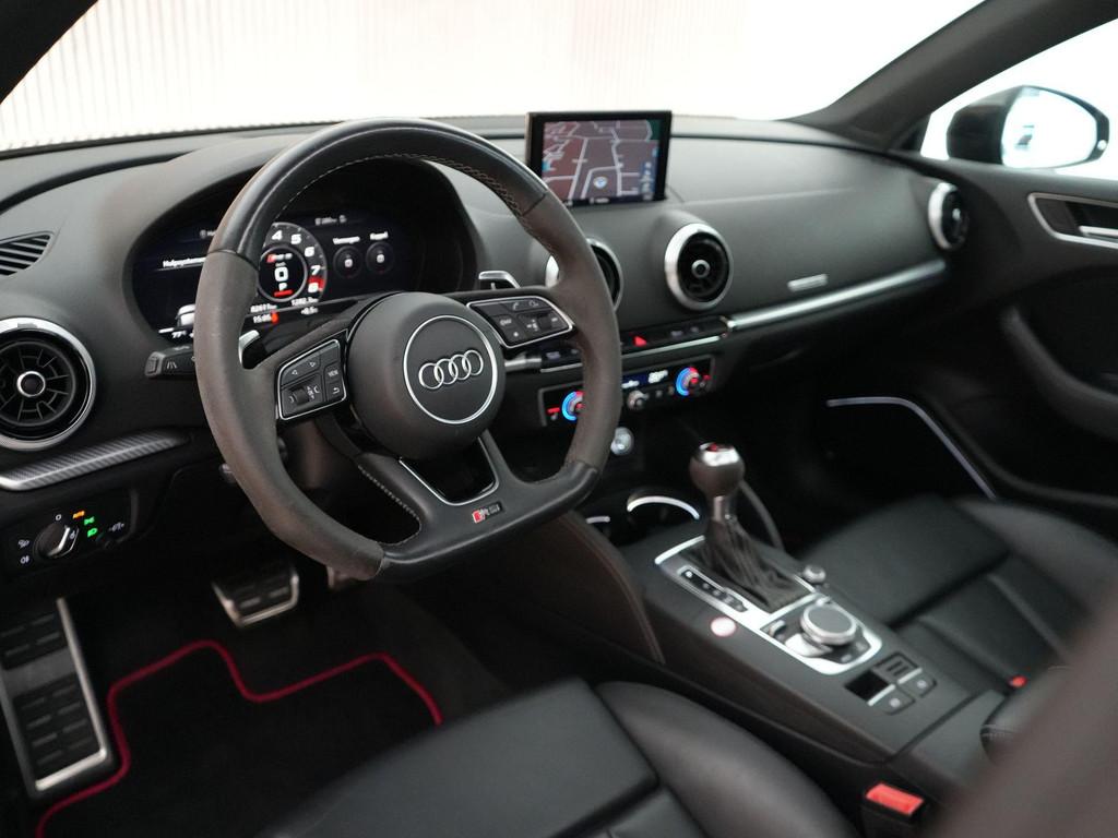 Audi RS3 Limousine 2.5 400pk TFSI quattro |pano|Bang&Olufsen, Auto's, Automaat, Gebruikt, Zwart, Leder