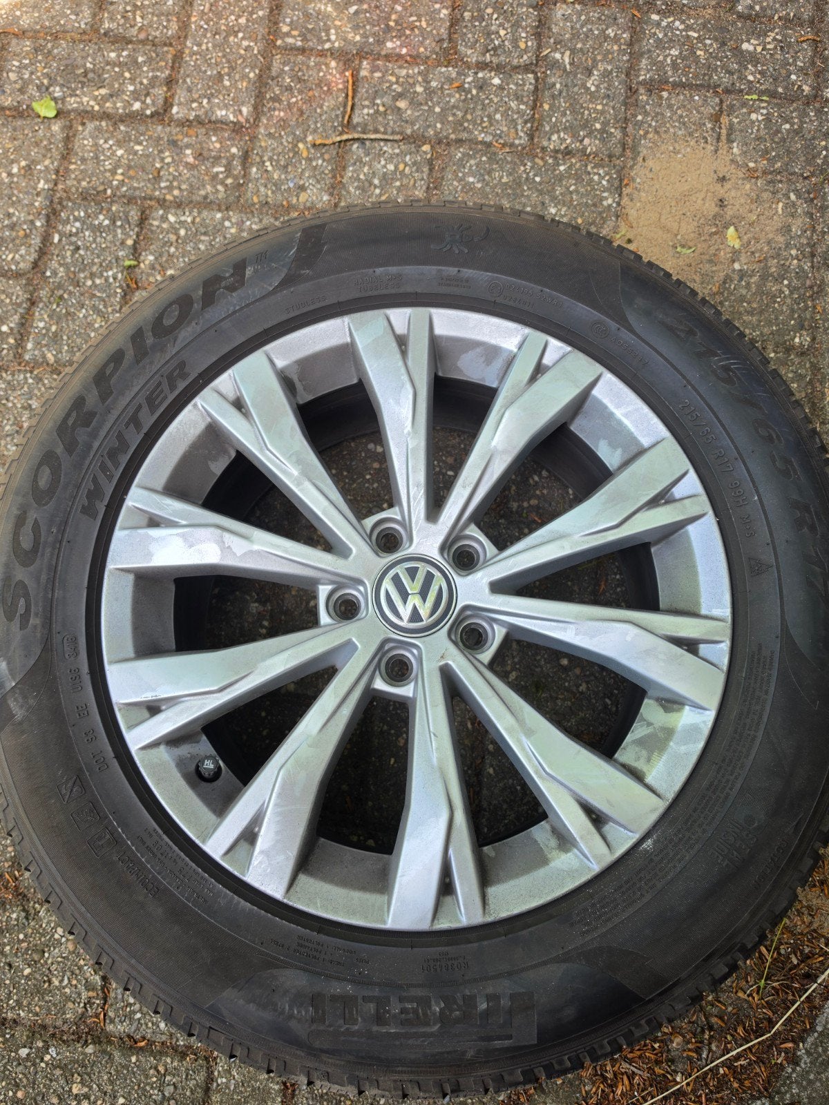VW Tiguan 17 inch velgen met winterbanden, Ophalen, Banden en Velgen, 17 inch, Winterbanden