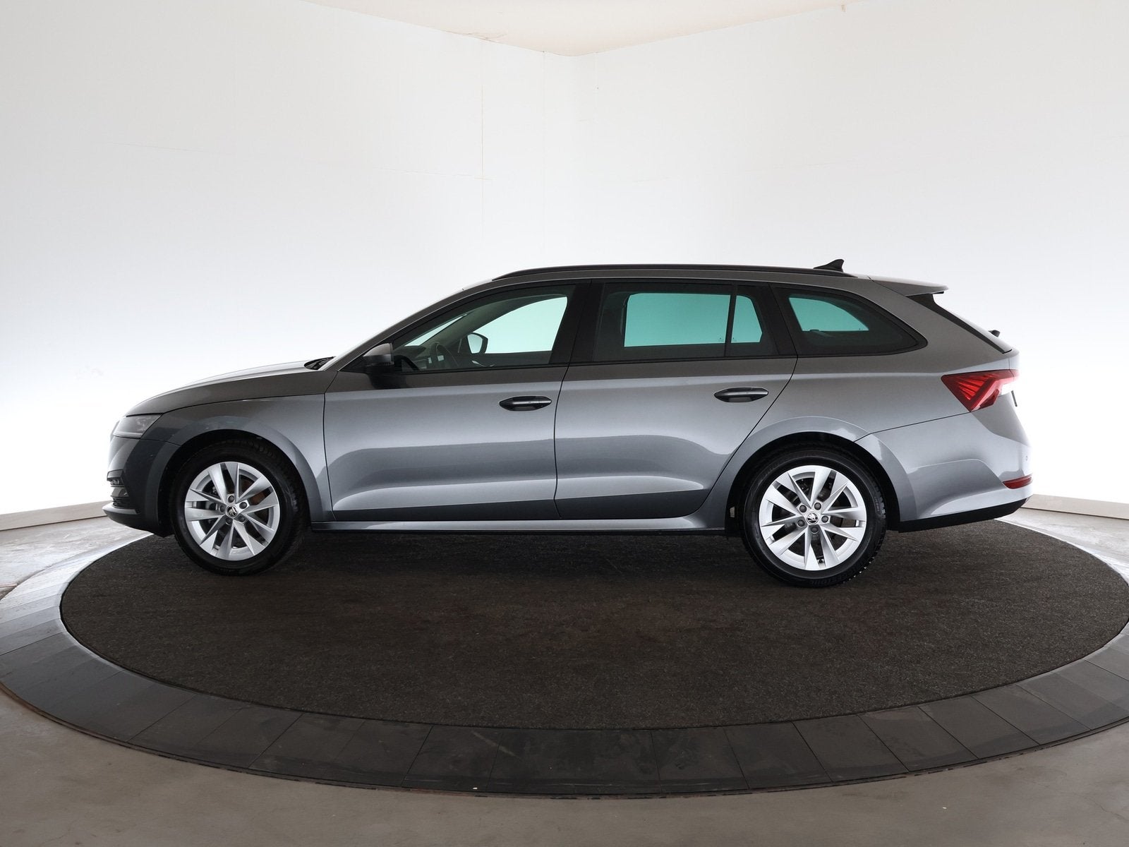 Skoda Octavia Combi 1.0 TSI Business Edition | Stoelverwarmi, Voorwielaandrijving, Stof, Origineel Nederlands, 19 km/l