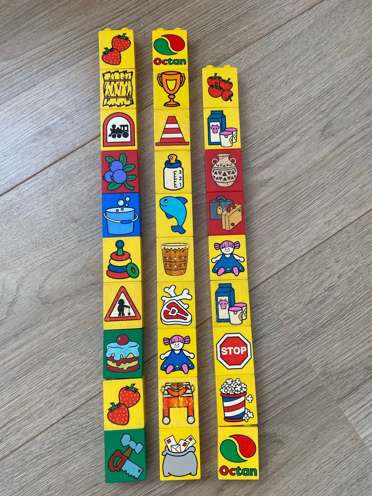 29 Duplo platte blokjes met afbeeldingen - Jaren 80/90, Kinderen en Baby's, Ophalen of Verzenden, Gebruikt, Losse stenen, Duplo