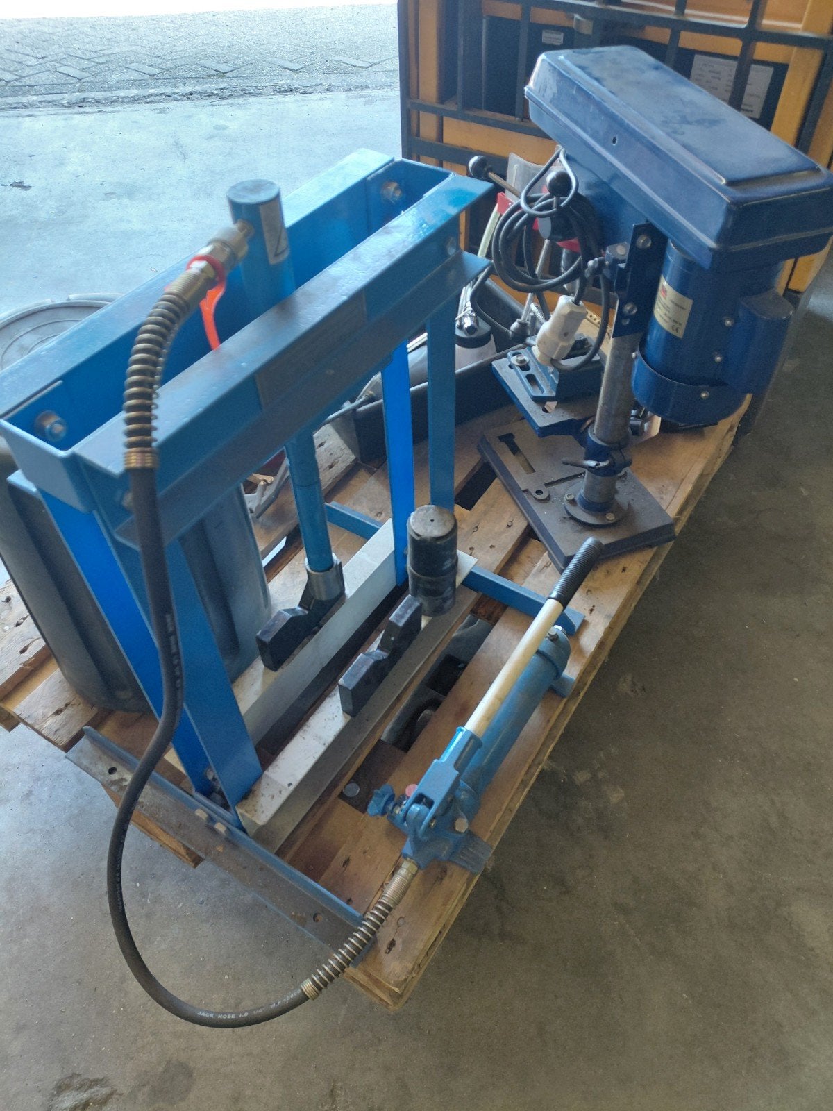 Boormachine , Pers, capaciteit  5000Kg, slijpkop + diversen., Ophalen of Verzenden