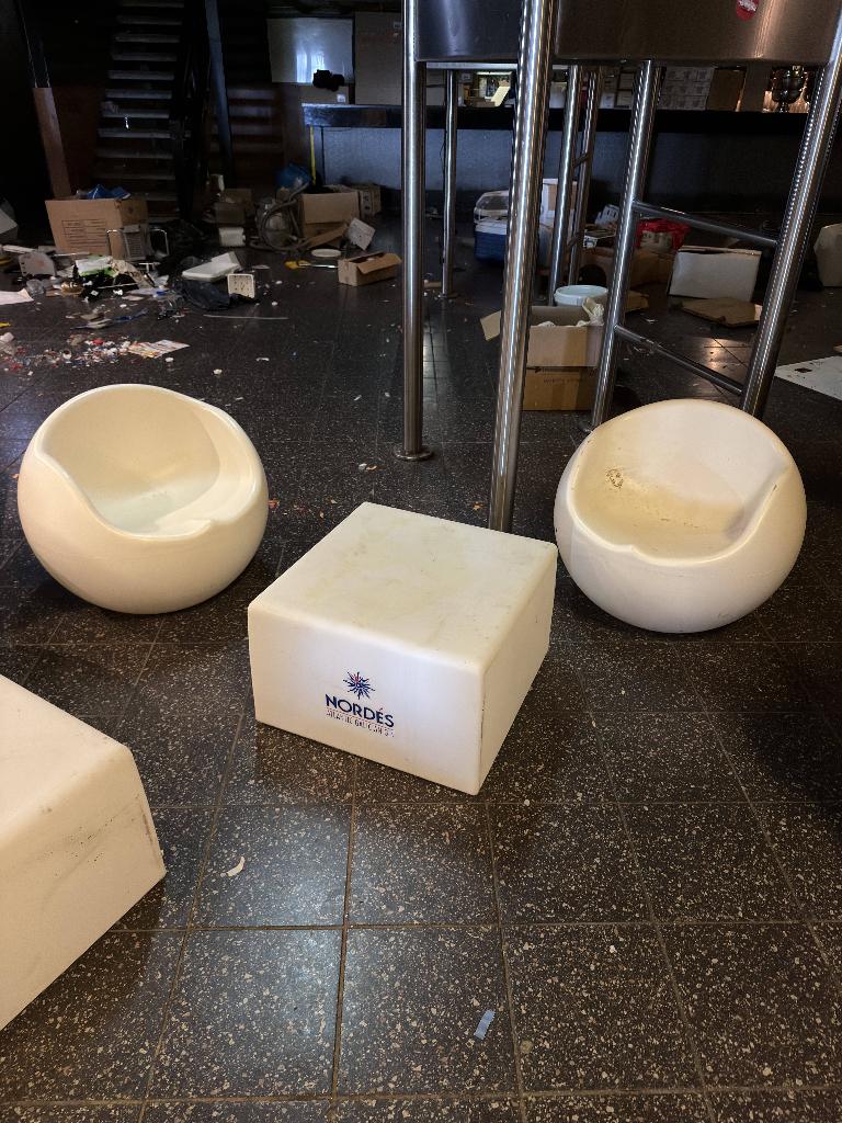 Complete Nordés lounge set horeca / event meubels, Huis en Inrichting, Ophalen, Kunststof, Gebruikt, Wit