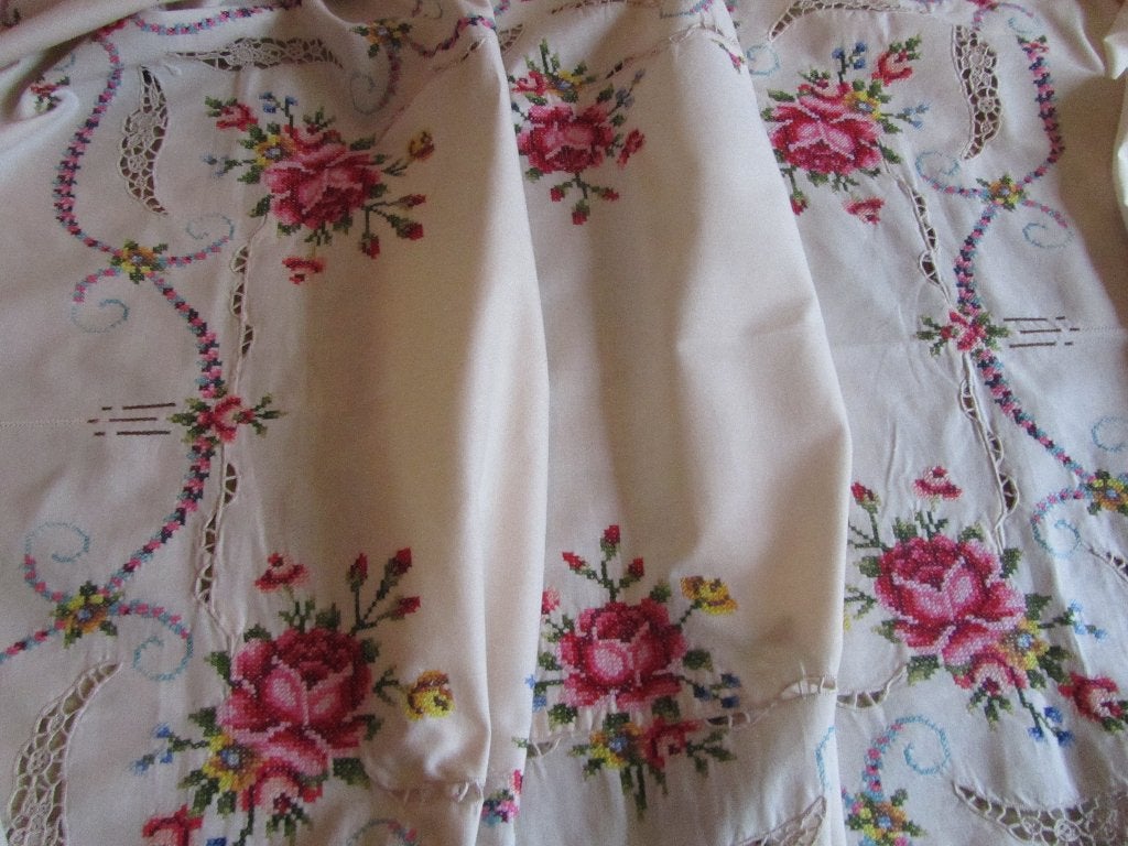 Geborduurd rozen tafelkleed 170/130, Verzenden