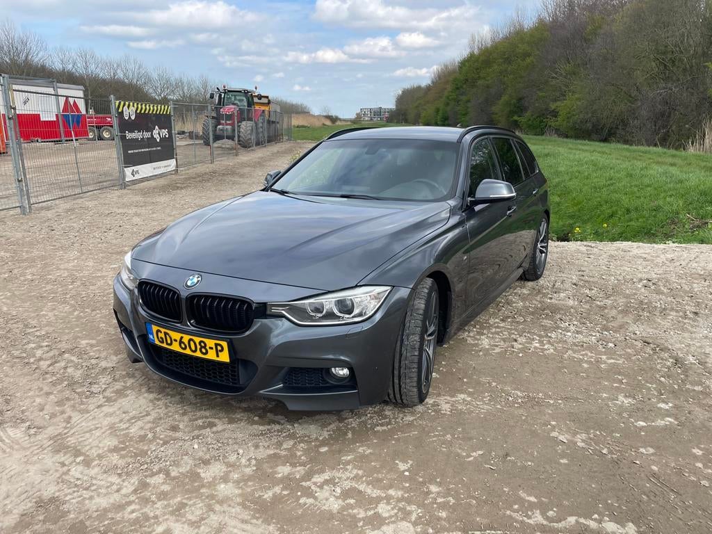 BMW 3-Serie 2.0 320I Touring AUT 2015 Grijs M Sport pakket, Automaat, Achterwielaandrijving, Zwart, 4 cilinders