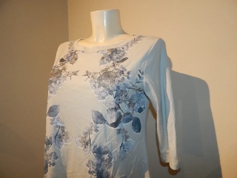 Marccain licht blauw shirt bloemen parelemoer opdruk N4, Kleding | Dames, Maat 38/40 (M), Zo goed als nieuw, Lange mouw, Marccain