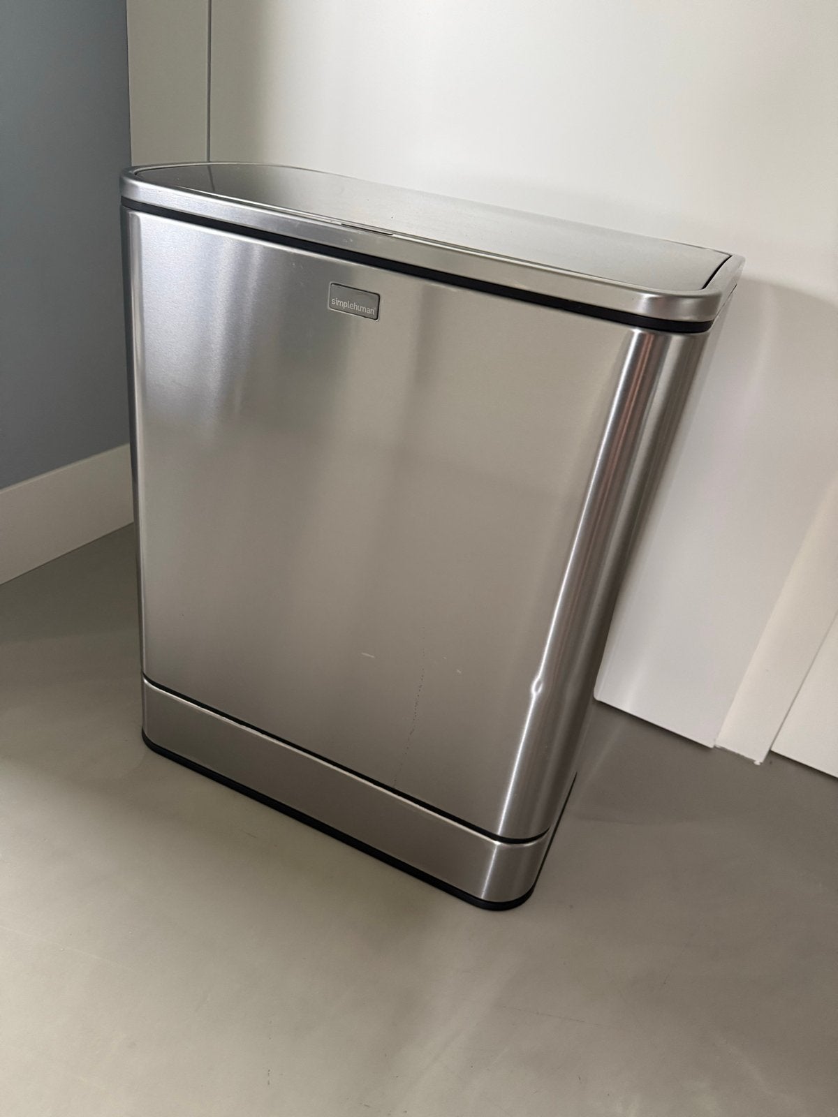 Simplehuman prullenbak met sensor (defect), 40 liter of meer, Ophalen, Gebruikt, Metaal