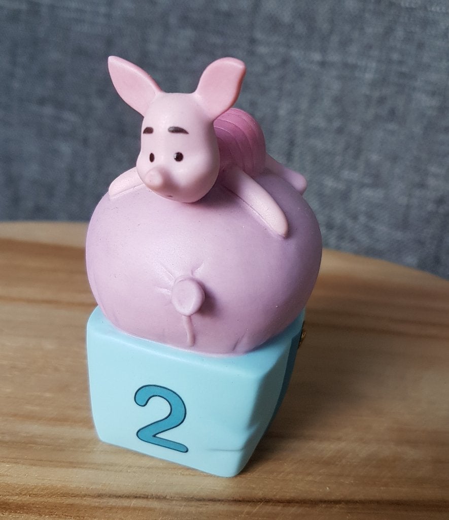 Disney Pooh & Friends birthday figurine Piglet 2, Verzamelen, Disney, Ophalen of Verzenden, Winnie de Poeh of vrienden, Zo goed als nieuw