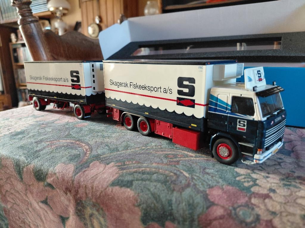 Scania skagarak nieuw in doos, Hobby en Vrije tijd, Modelauto's | 1:50, Ophalen, Nieuw, Bus of Vrachtwagen, Tekno