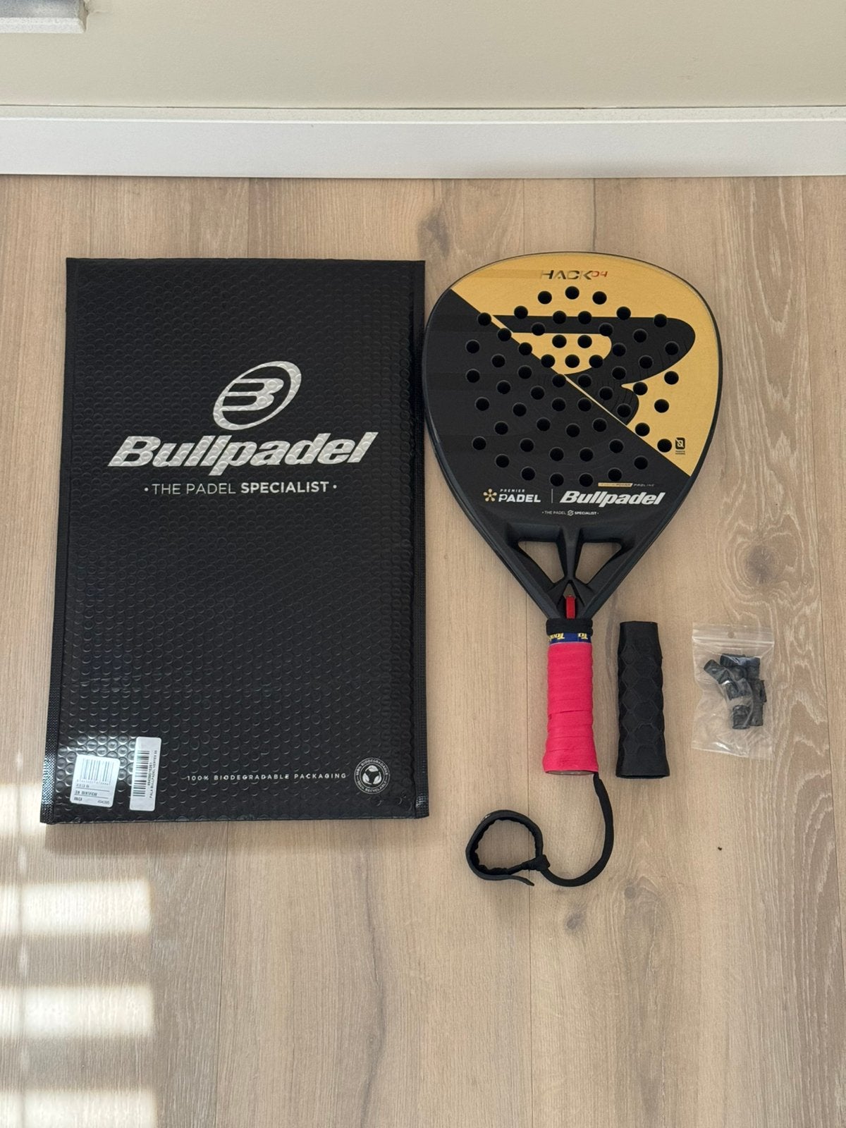 Bullpadel Hack 04 premier padelracket, Ophalen of Verzenden, Nieuw