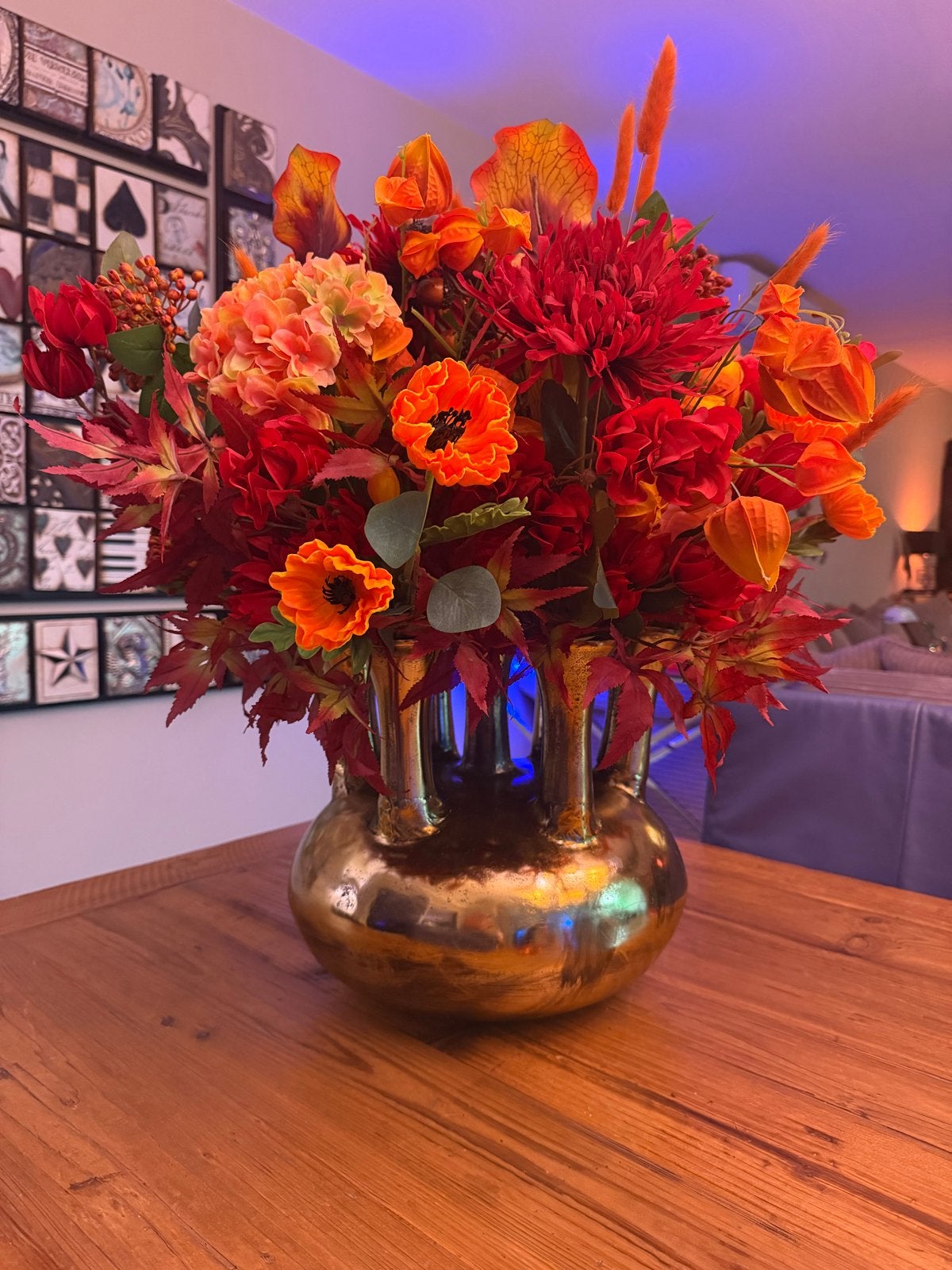 Prachtige gouden toetervaas met bloemen - beperkte voorraad, Huis en Inrichting, Overige materialen, Inclusief decoratie, Nieuw