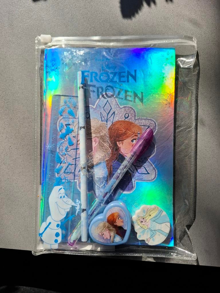 Nieuwe frozen etui met inhoud, Diversen, Schoolbenodigdheden, Ophalen, Nieuw