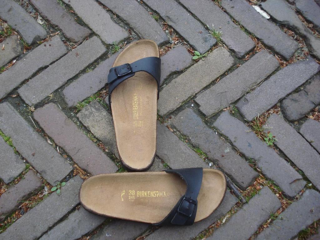 BIRKENSTOCK MADRID 38 ZWART NU GRATIS VERZENDING PER POST, Slippers, Verzenden, Zwart, Zo goed als nieuw