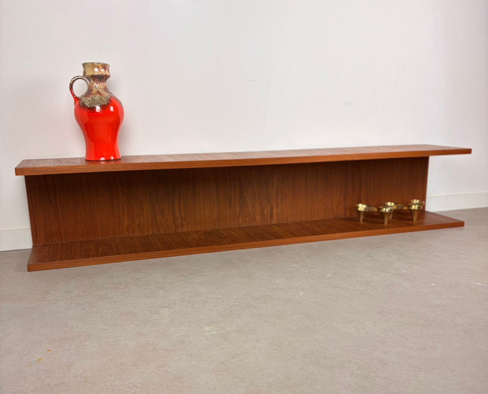 Teak wandplank, Wilhelm Renz stijl. Zwevende wandplank, Huis en Inrichting, Woonaccessoires | Wandplanken en Boekenplanken, ..