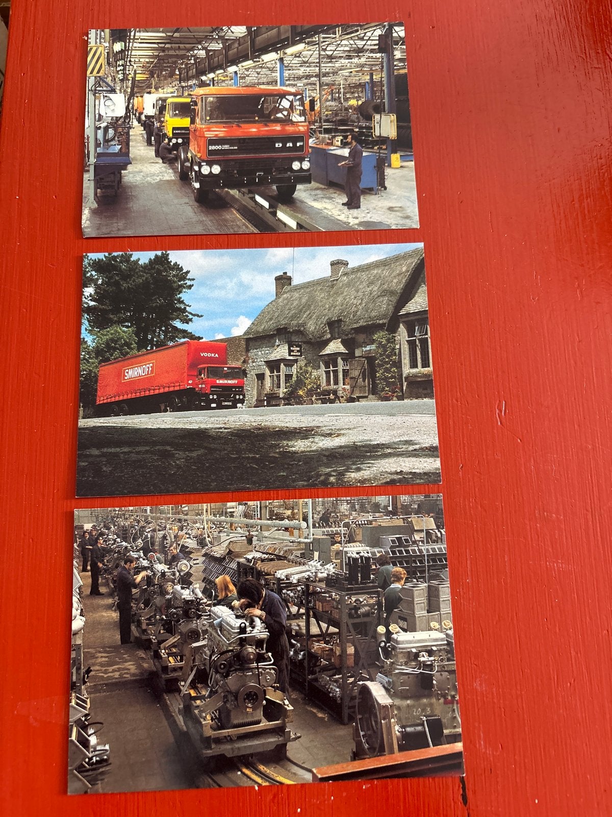 4 DAF Trucks ansichtkaarten - Fabriek en Smirnoff Truck, Ophalen of Verzenden, 1980 tot heden, Ongelopen, Voertuig