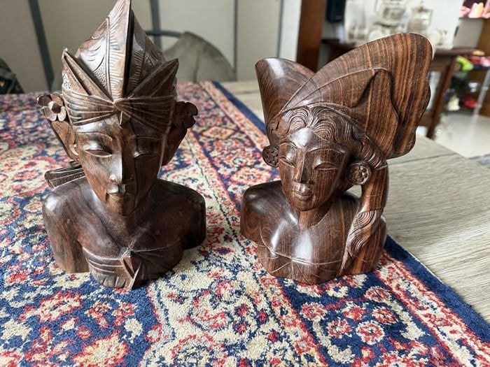 Balinees Bruidspaar. Uitgesneden uit zwaar Palissander of Te, Antiek en Kunst, Kunst | Beelden en Houtsnijwerken, Groep mensen