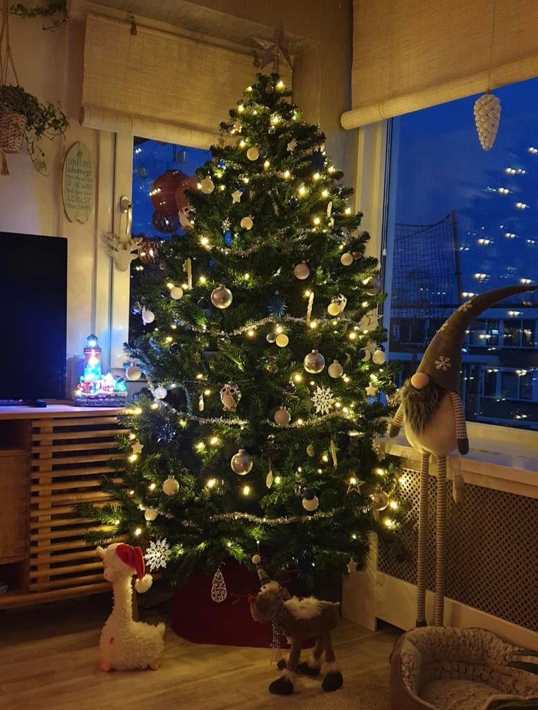 Mooie grote kerstboom van 2.15 m, Ophalen, Zo goed als nieuw