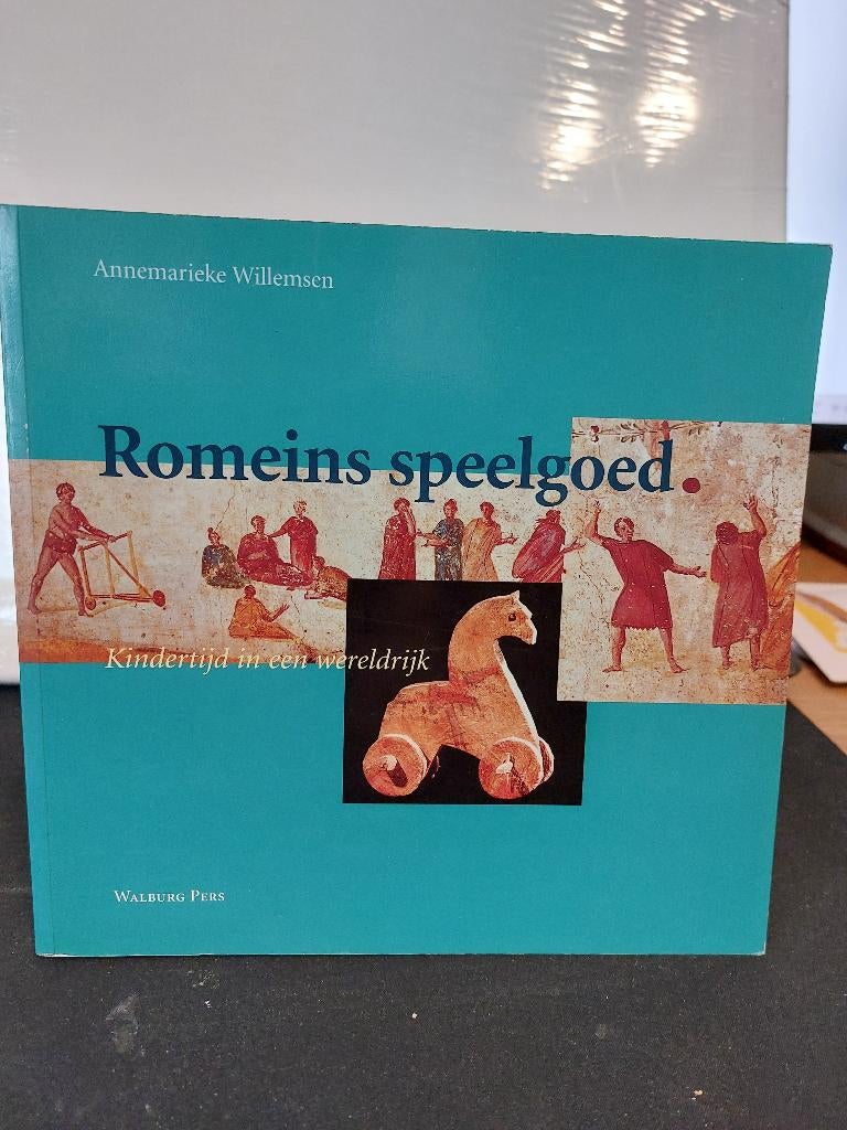 Boek Romeins speelgoed Bodemvondsten  W. Pers, Ophalen of Verzenden, 14e eeuw of eerder, Zo goed als nieuw, Overige gebieden