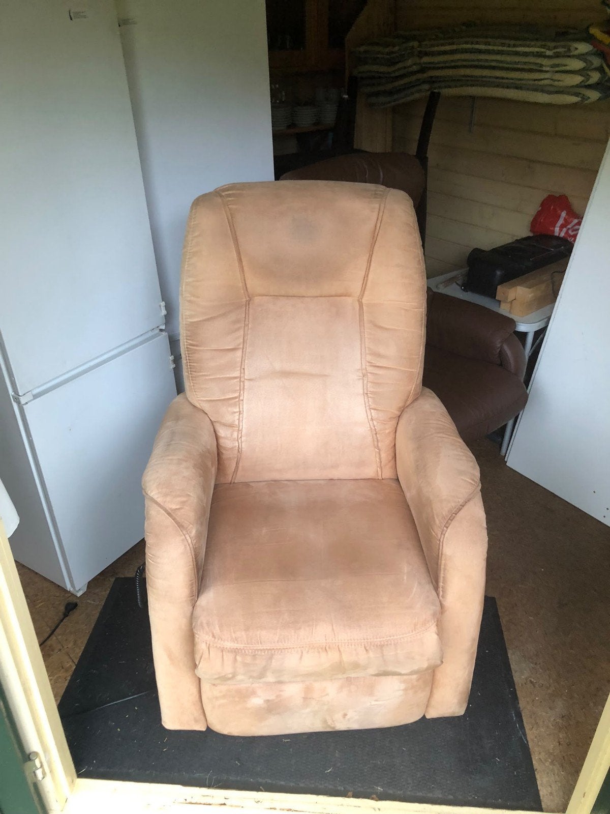 Comfortabele sta-op stoel met zachte bekleding, Ophalen, Gebruikt, Stof
