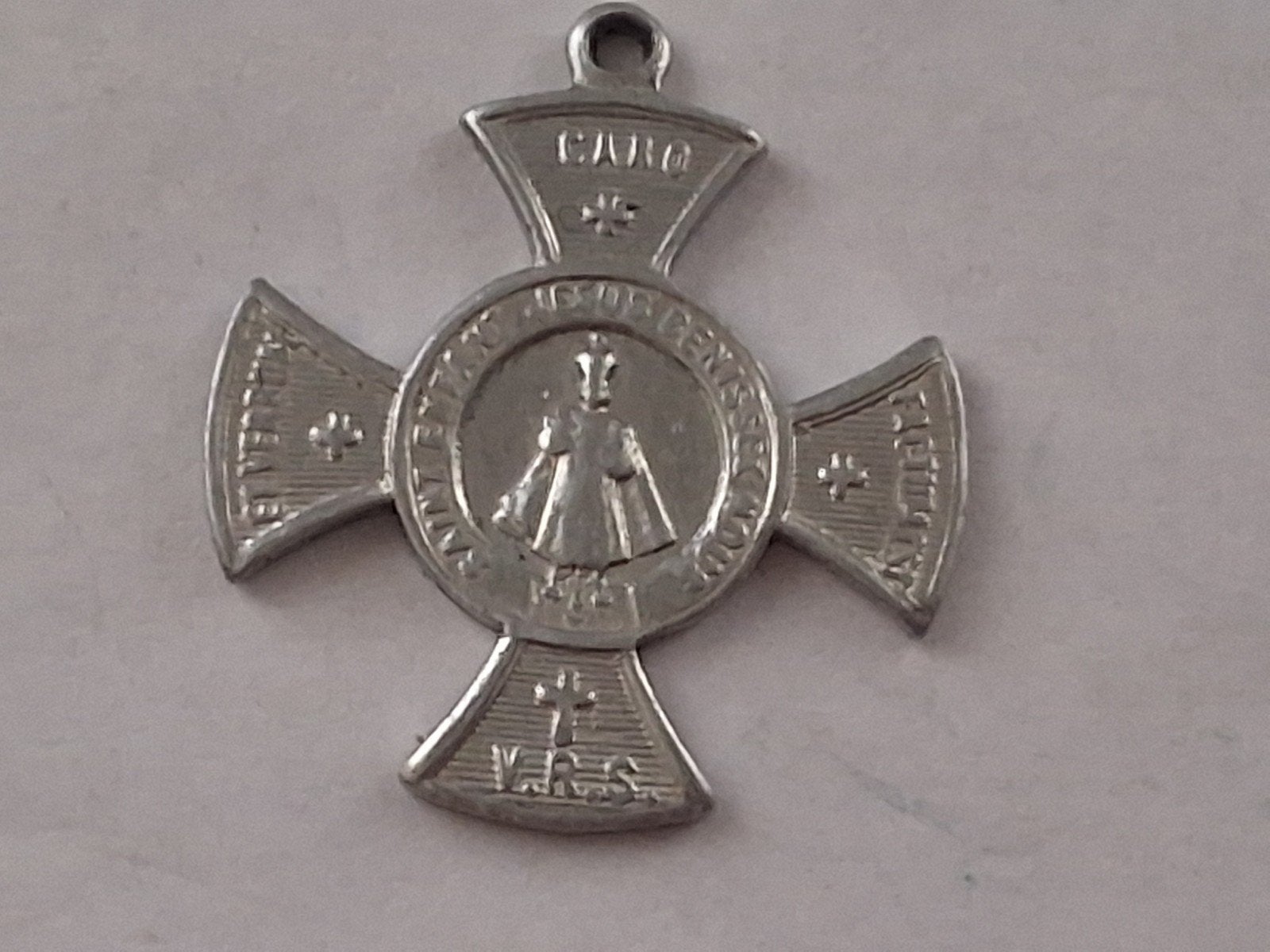 Oude Religieuze Medaille Kruis Jezus van Praag, Antiek en Kunst, Ophalen of Verzenden