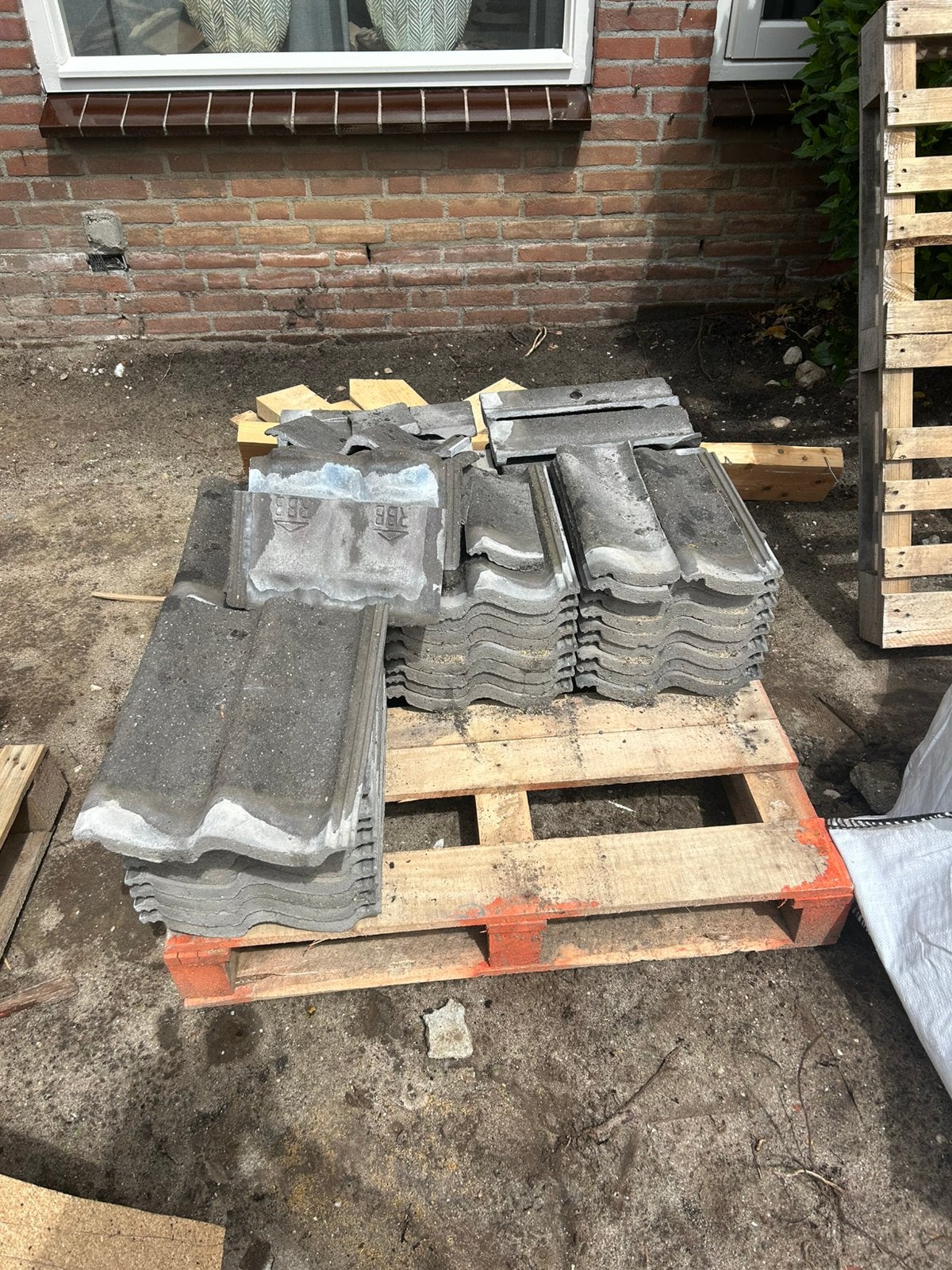 Gebruikte dakpannen, Doe-het-zelf en Verbouw, Dakpannen en Dakbedekking, Ophalen, Gebruikt, Steen of Klei, Zwart