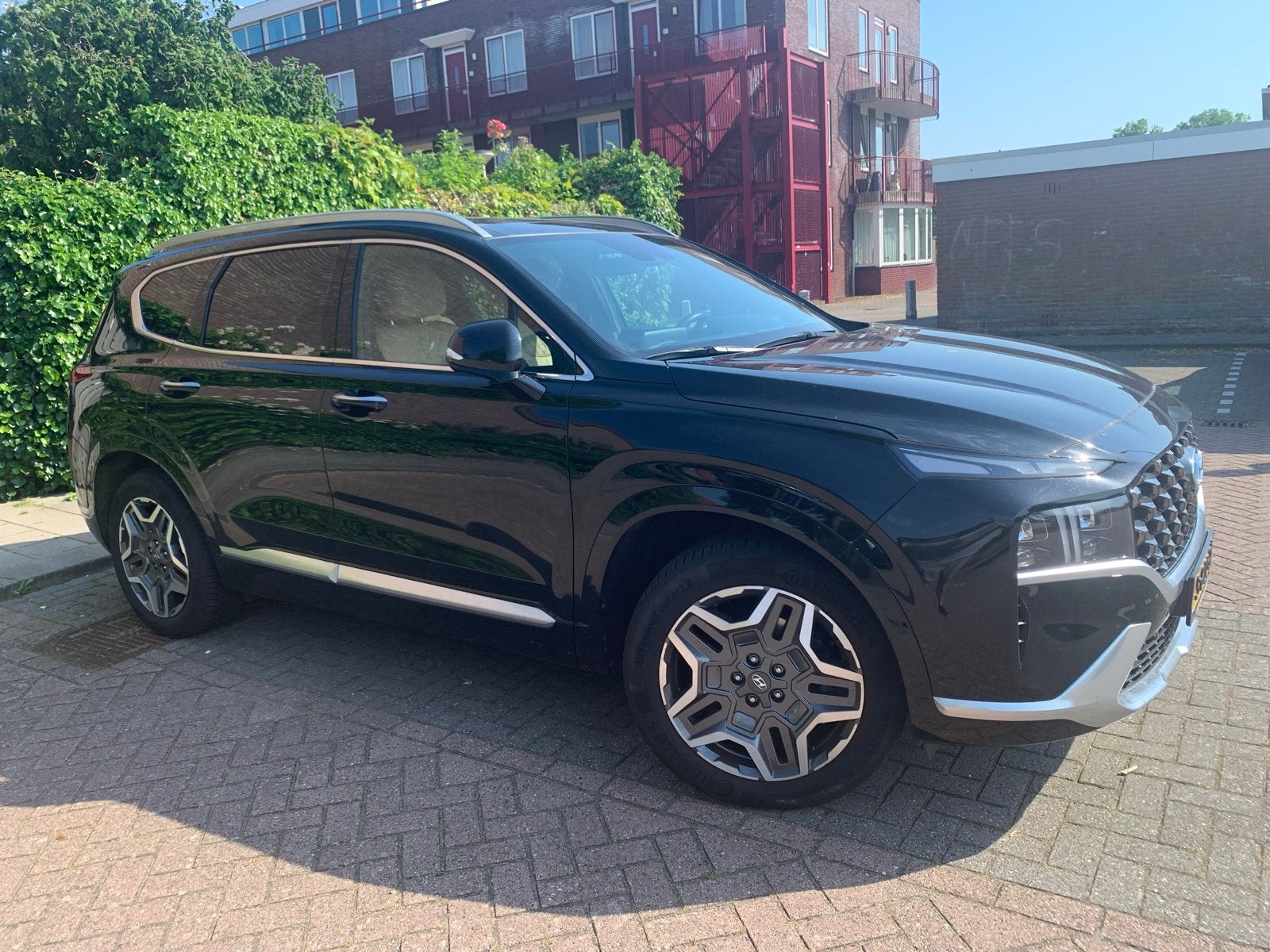 Hyundai Santa Fe 1.6 T-gdi Phev 265pk Aut. 2023 Zwart, Auto's, Hyundai, Santa Fe, Beige, 4 cilinders, 179 pk