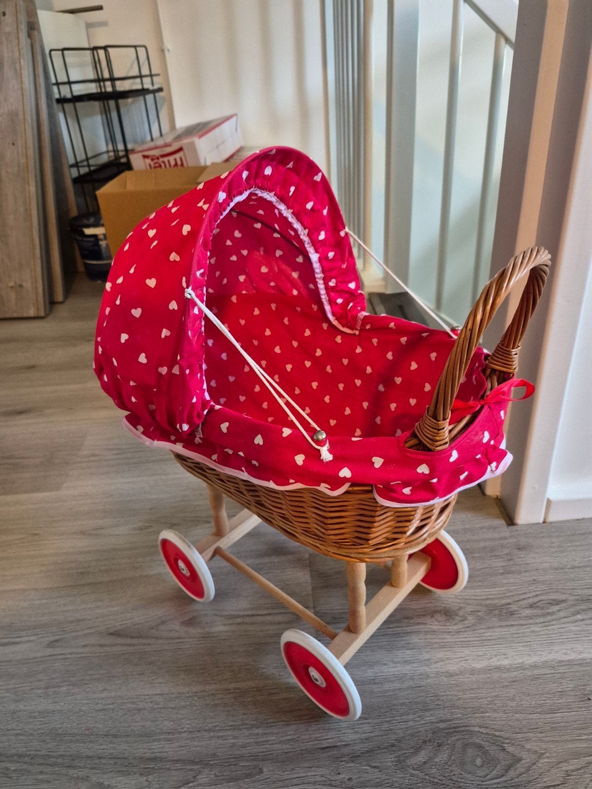 Vintage rotan poppenwagen met rode bekleding, Ophalen, Gebruikt, Overige typen