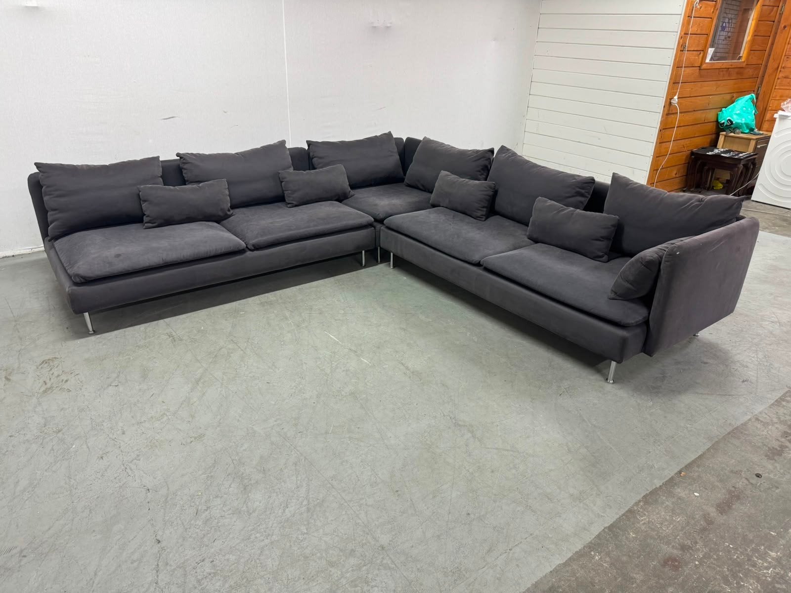 Grote hoekbank in donkergrijs - met levering 290x290, Ophalen of Verzenden, Gebruikt, Stof, Modern