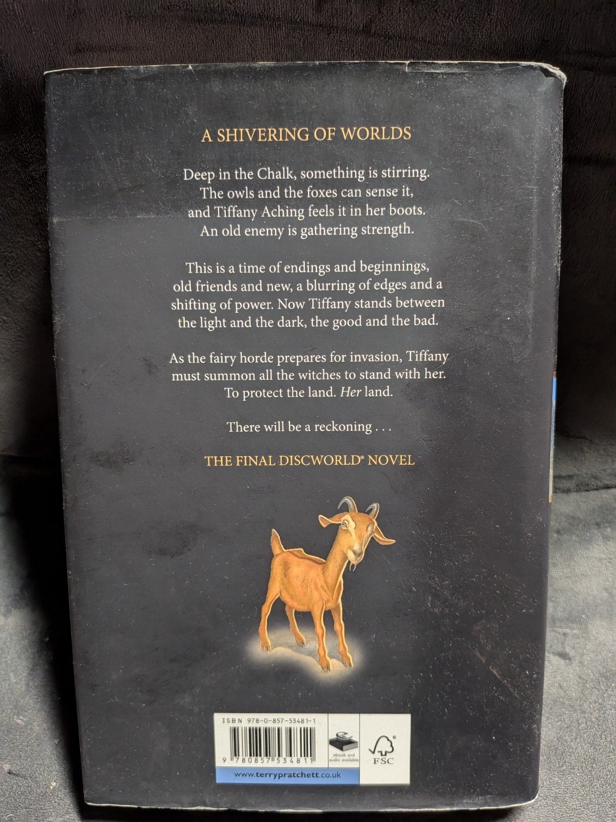 Terry Pratchett – The Shepherd’s Crown – First Edition, Ophalen of Verzenden, Zo goed als nieuw, Terry Pratchett