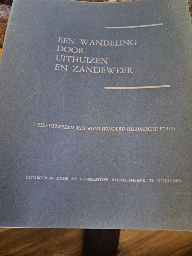 Een Wandeling Door Uithuizen en Zandeweer, Ophalen of Verzenden, 20e eeuw of later, Zo goed als nieuw, Onbekend