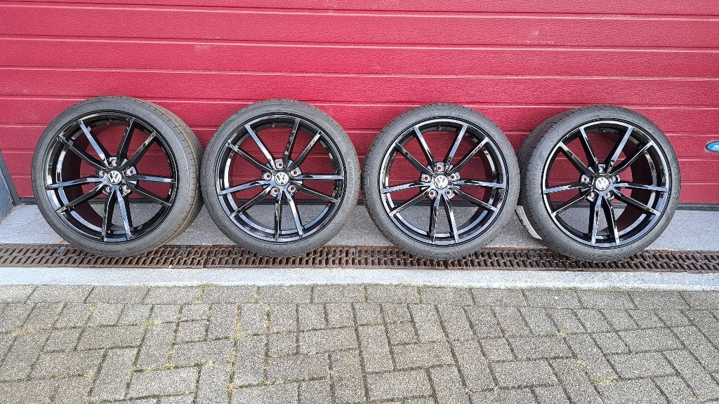 Pretoria look velgenset 18 inch zwart VW golf GTI /R/GTD