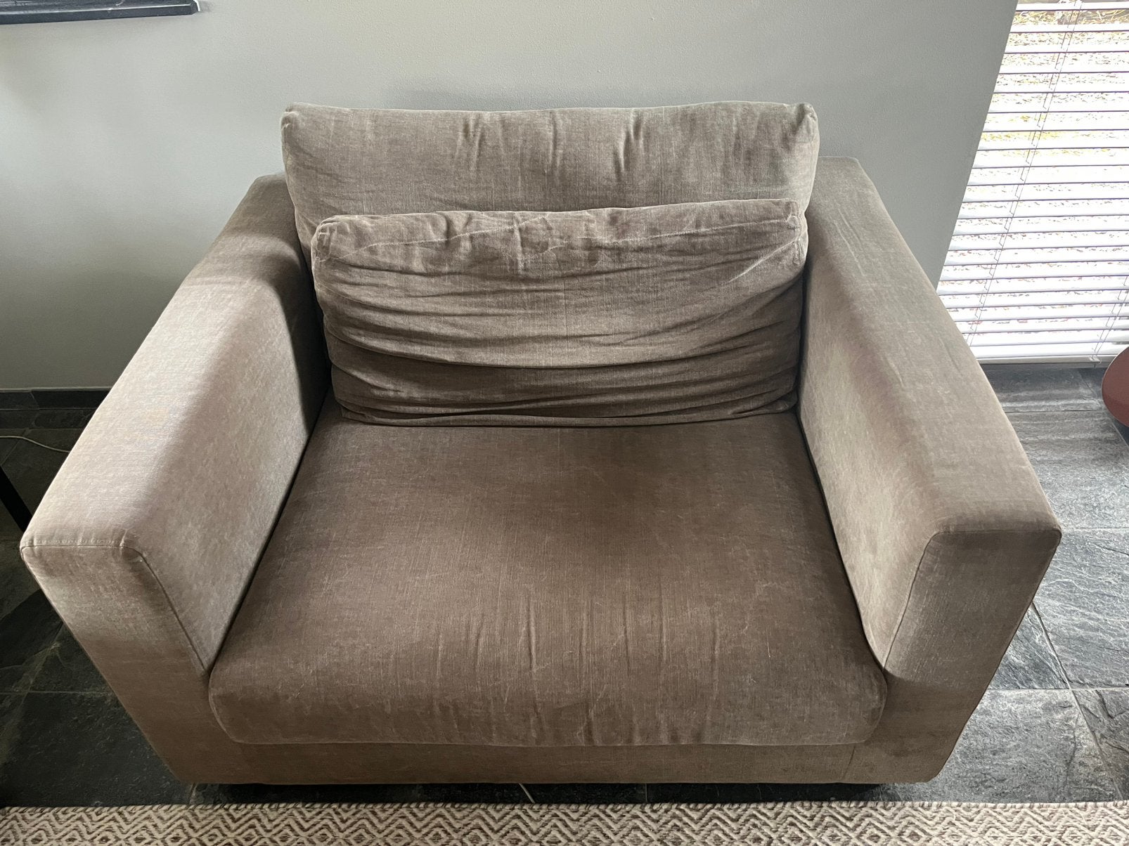 Comfortabele 1,5-zits bank (loveseat), kleur Taupe., Ophalen, Gebruikt, Tweepersoons, 75 tot 100 cm
