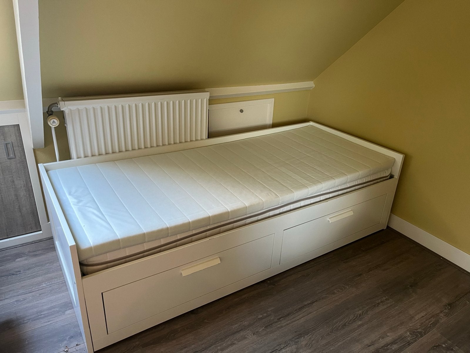 Ikea Brimnes Uitschuifbed met lades, matras en topper, Ophalen, Gebruikt, Eenpersoons, Wit