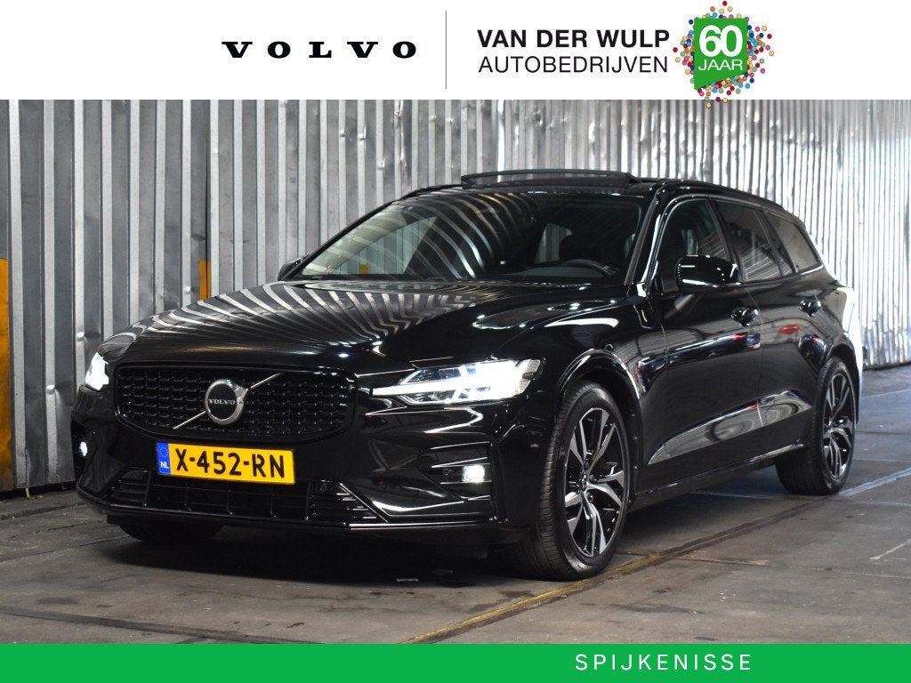 Volvo V60 B4 197PK Plus Dark | Trekhaak | Leder | Schuifdak