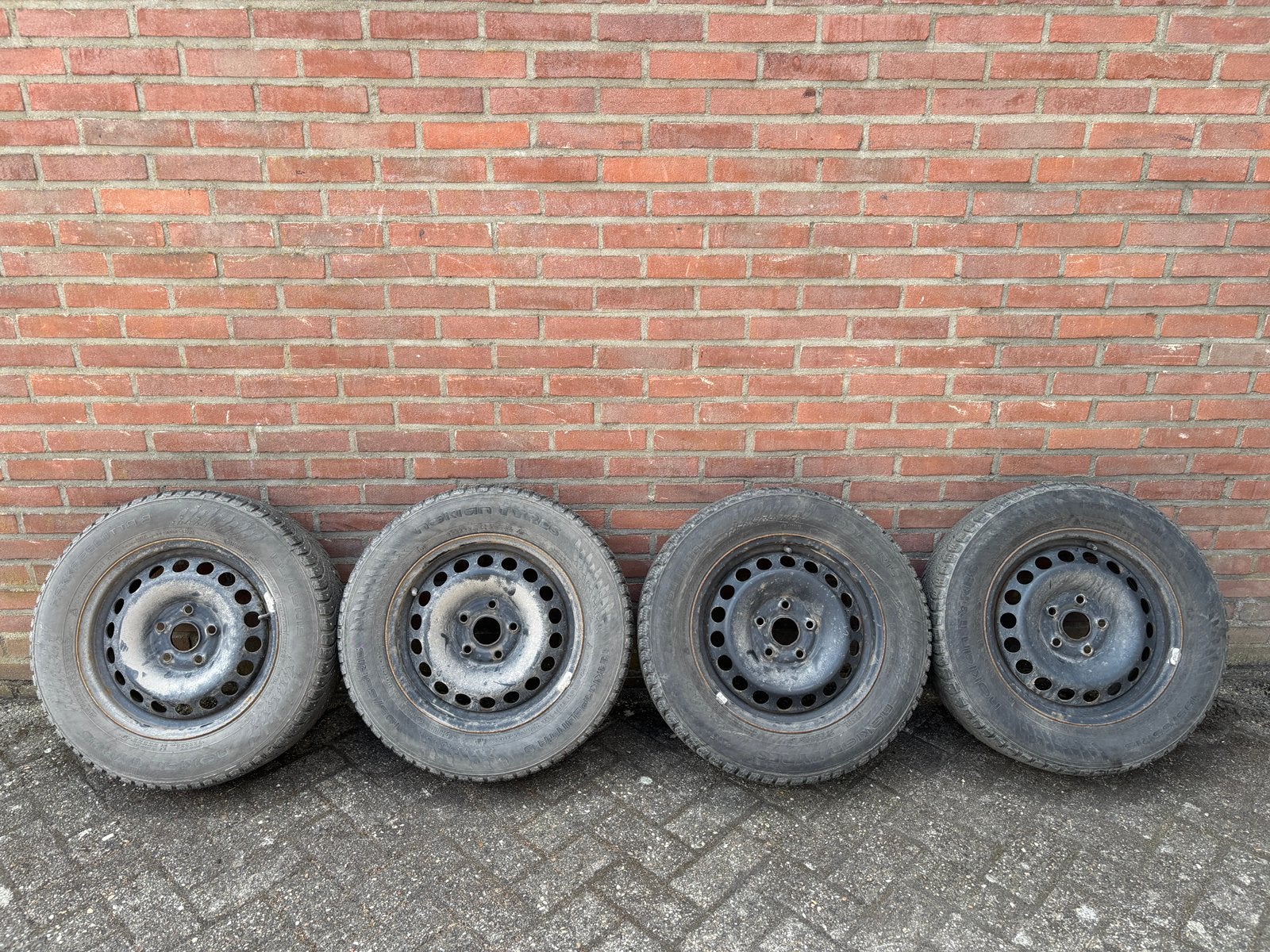 Setje 15 inch spijkerbanden stalen velgen Volkswagen, Auto-onderdelen, Banden en Velgen, Ophalen, 15 inch, Banden en Velgen, Winterbanden