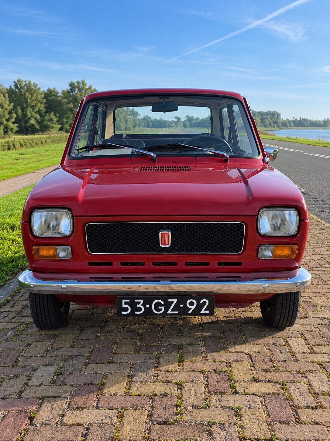 Fiat 127 uit 1975 – harde, eerlijke klassieker in mooi rood, foto 1