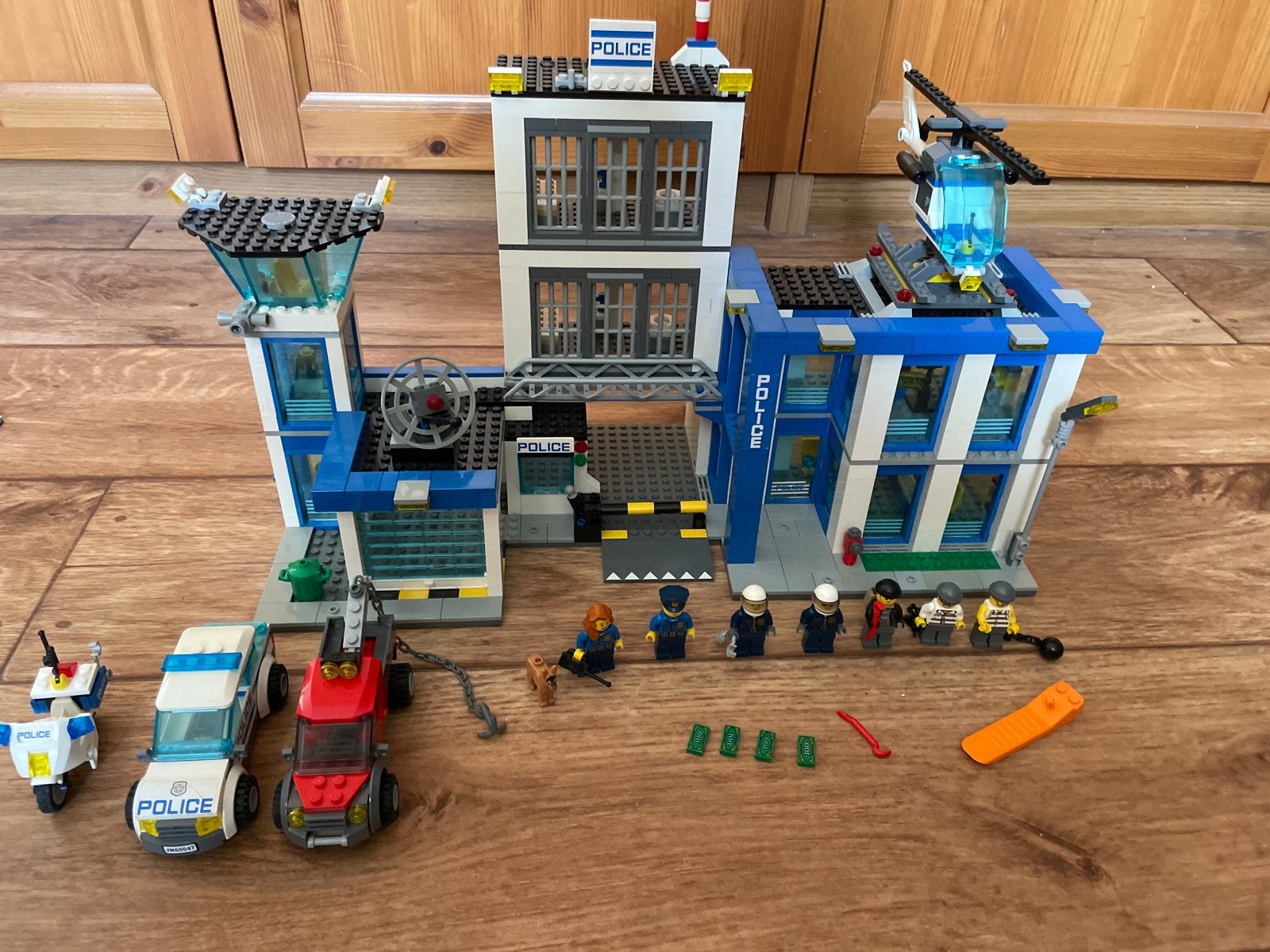 LEGO City Politiebureau 60047 met voertuigen en figuren, Ophalen of Verzenden, Gebruikt