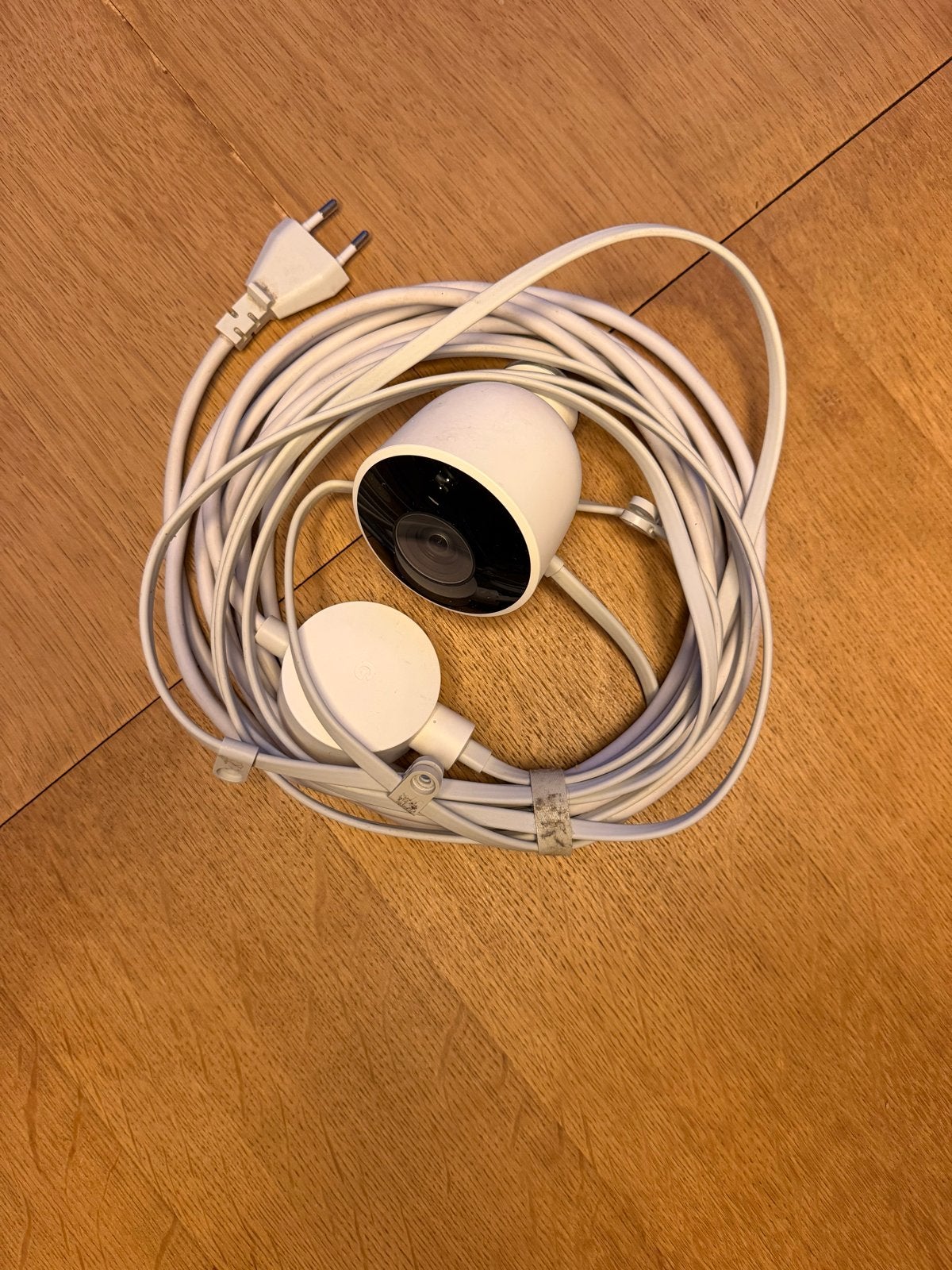 Nest Cam Outdoor - Beveiligingscamera voor buiten, Ophalen of Verzenden, Gebruikt, Buitencamera