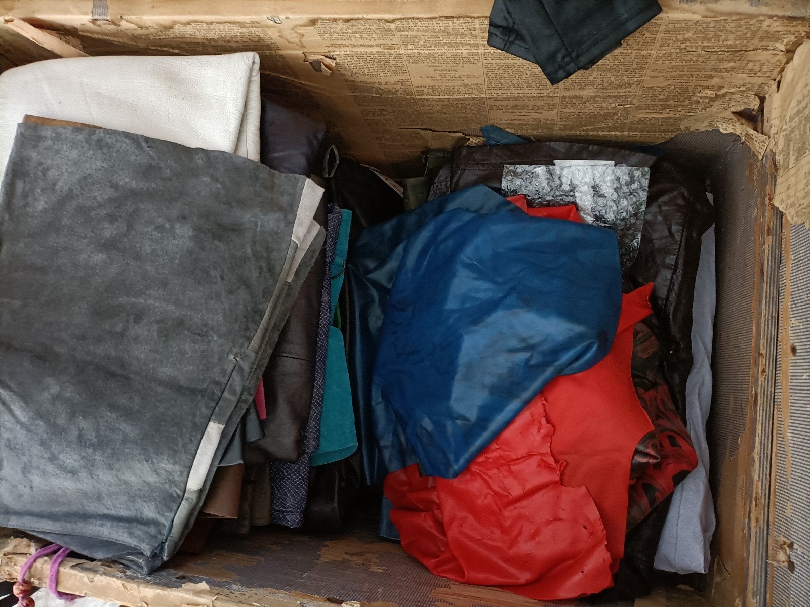 Grote collectie leren, namaak leren en latex rokken vintage, Ophalen, Overige kleuren, Maat 42/44 (L), Van alles