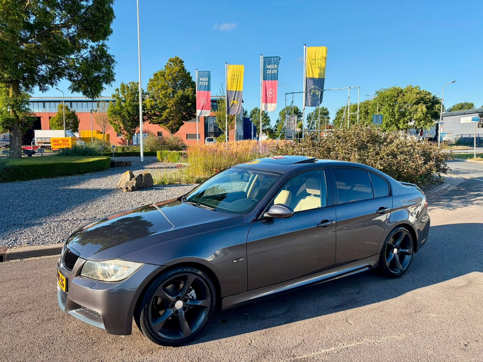 BMW 325i 231PK E90 M PAKKET/6-BAK/SPORTLEDER//SCHUIFKANTELDA, Bedrijf, Te koop