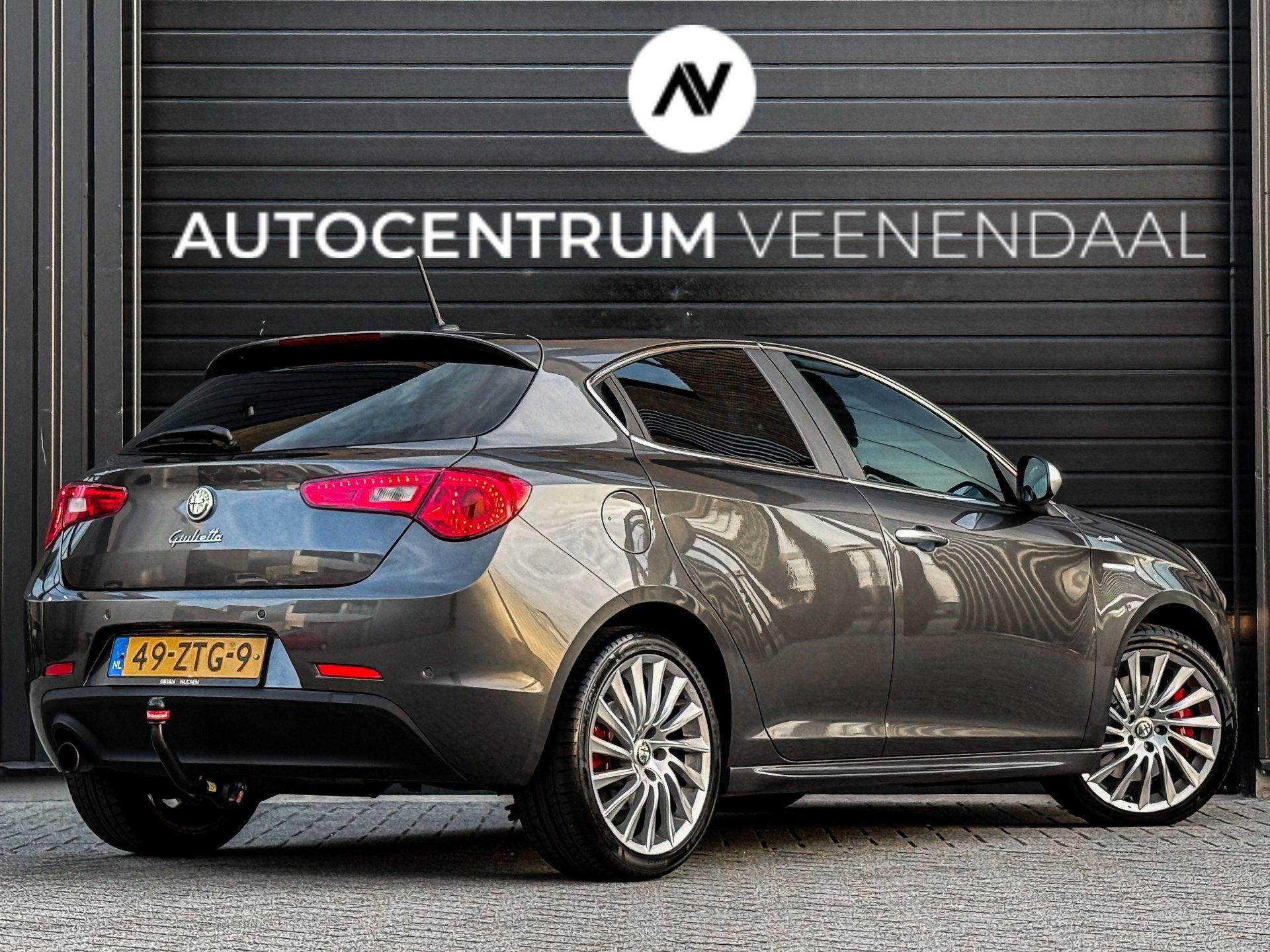 Alfa Romeo Giulietta 1.4 T 170 PK Executive AUTOMAAT/TREKHAA, Euro 5, Zwart, 4 cilinders, Leder en Stof