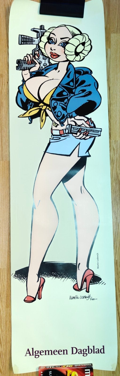 Algemeen Dagblad Pin-up Poster Olga Lawina uit 2001, Verzamelen, Stripfiguren, Ophalen of Verzenden, Kuifje, Gebruikt, Plaatje, Poster of Sticker