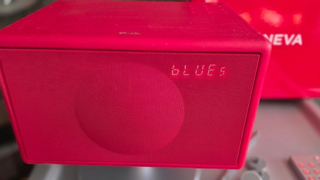GENEVA S, ingebouwde bluetooth met poot, voetjes, AB en doos, Ophalen of Verzenden, Gebruikt, Overige typen