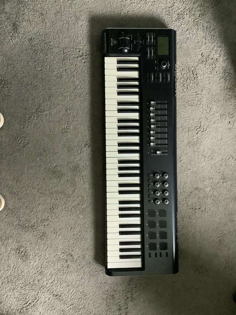 Behringer MOTOR 61 MIDI-controller, Muziek en Instrumenten, 61 toetsen, Midi-aansluiting, Zo goed als nieuw, Ophalen