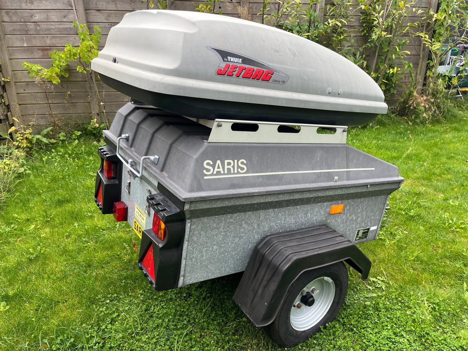 Nette Saris Speedy met Thule dakkoffer met sleutel, Auto diversen, Ophalen, Gebruikt