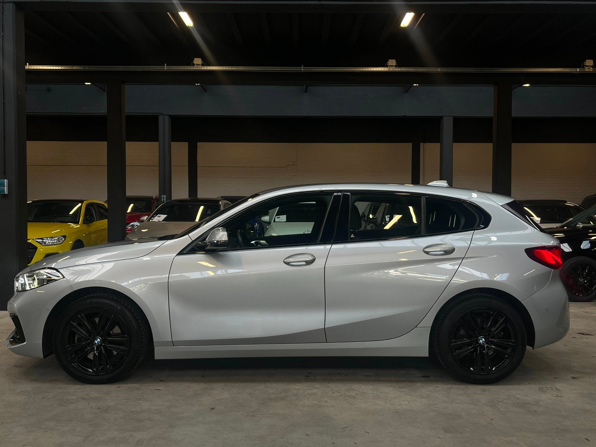 BMW 1-serie 118i High Executive M pakket *Ambiance/PDC Camer, Auto's, 136 pk, Gebruikt, Leder en Stof, Origineel Nederlands